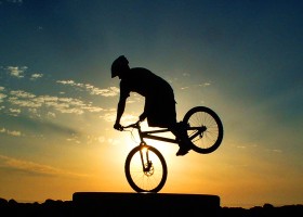 Danny macaskill 街头攀爬